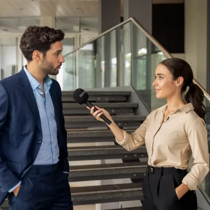 Imagen de Adaptador de mano InterviewGo para transmisor inalámbrico RODE
